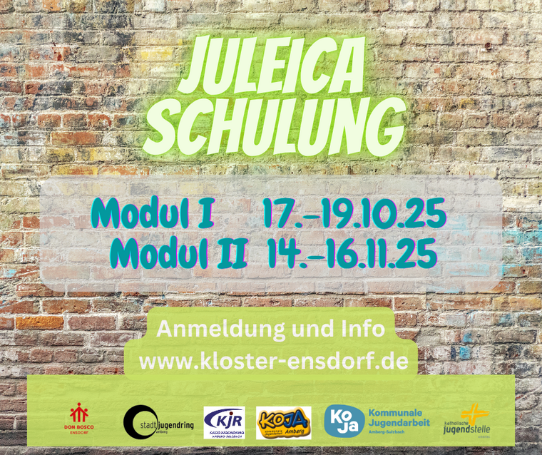 Im Hintergrund ist eine Wand zu sehen. Auf der Wand sind in Graffiti-Style das Datum und die Infos zur Schulung geschrieben.